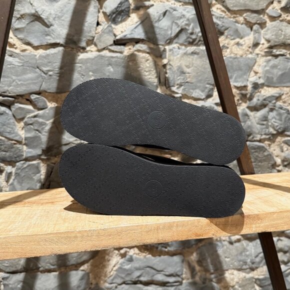 Gucci GG Chevron Platform Thong Sandals - Picture 9 of 12